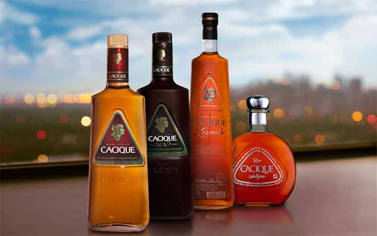 Ron Cacique: Un Viaje Líquido por Venezuela, de lo Clásico a lo Exclusivo - Entre Cocteles