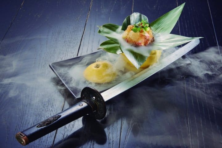 Sumérgete en las Sombras: Descubre la Experiencia Única del Ninja Bar en Tokio - Entre Cocteles