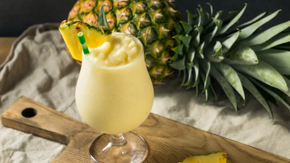 Piña Colada Sin Alcohol: El Paraíso Tropical al Alcance de Todos - Entre Cocteles