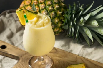 Piña Colada Sin Alcohol: El Paraíso Tropical al Alcance de Todos - Entre Cocteles