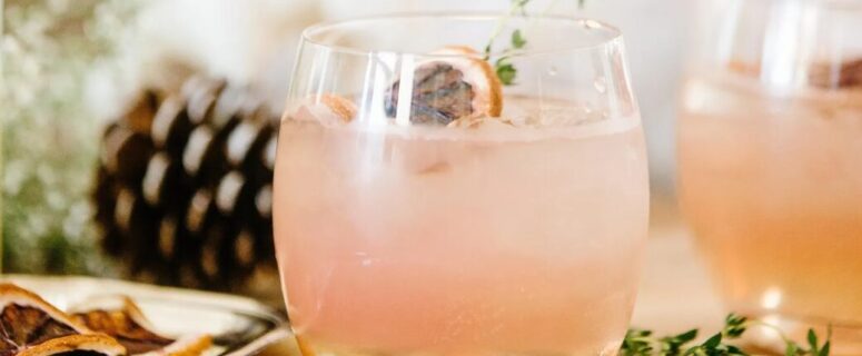 Gin & Elderflower Spicy Spritz: El Cóctel de Autor para Paladares Audaces - Entre Cocteles